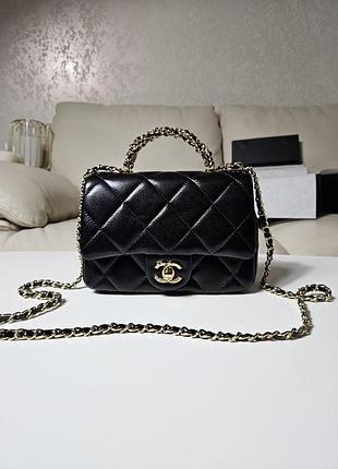 Сумка клатч chane l черная кожаная на золотой цепочке и ручкой