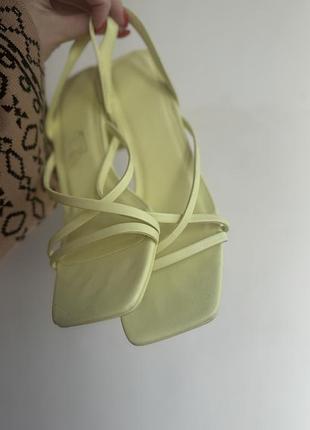 Лимонные босоножки primark