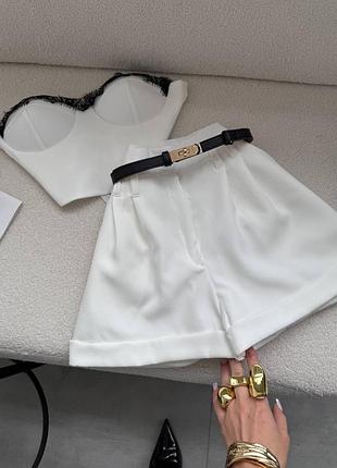 Костюм топ с чашками и шорты белый и черный