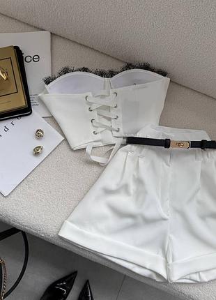 Костюм топ с чашками и шорты белый и черный