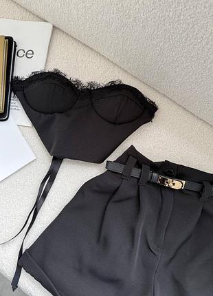 Костюм топ с чашками и шорты белый и черный