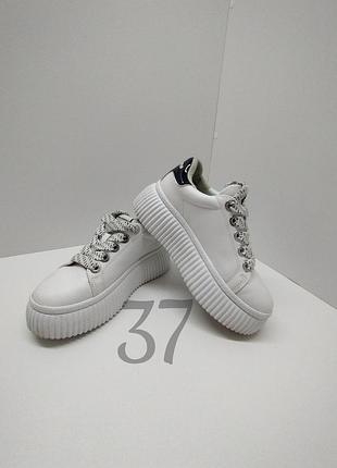 Оригинальные женские кроссовки с логотипом karl lagerfeld