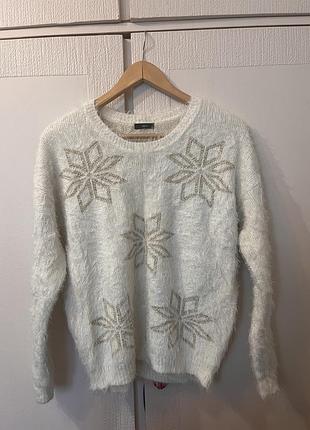 Светр мʼякий у сніжинки