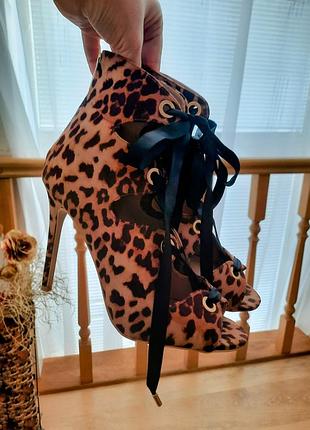 Босоножки на шпильке 40 размер леопардовый принт.
