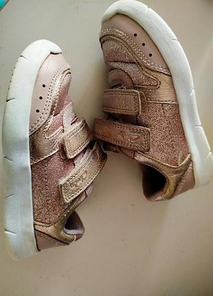 Детские кроссовки clarks