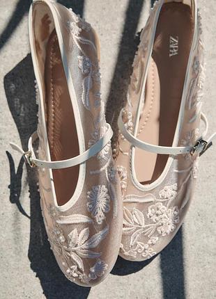 Сітчасті балетки з вишивкою