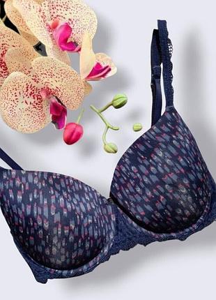 Гладкий бюстгальтер на тонком поролоне