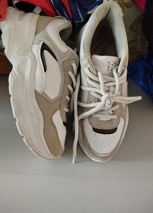 Женские кроссовки bershka