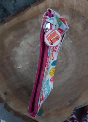 Очень красивая стильная косметичка boots