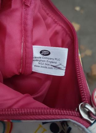 Очень красивая стильная косметичка boots