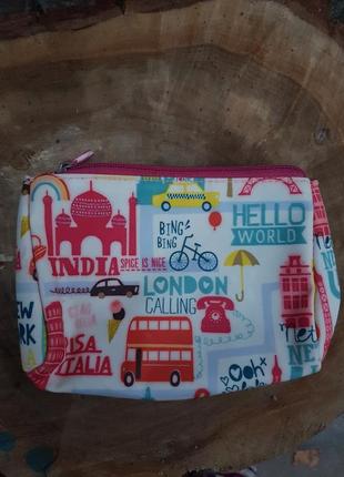 Очень красивая стильная косметичка boots