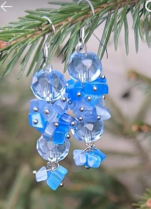 Голубые серьги с серебряными швензами.