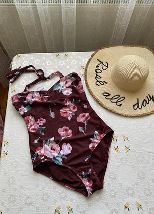 Актуальний суцільний купальник