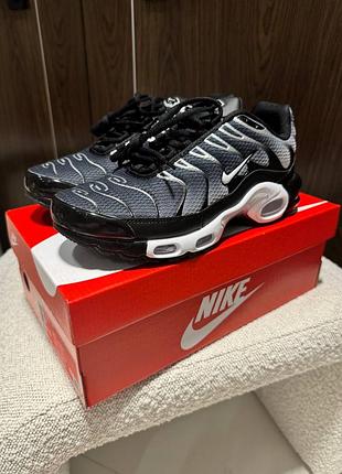 Nike air max tn plus black white gradient
