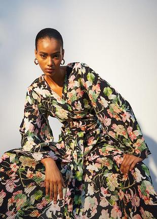 Плиссированное платье-кимоно в цветочный принт h&m