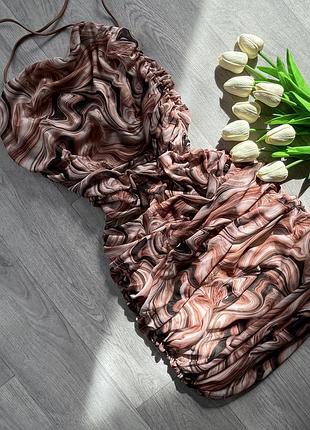 Сукня зі збіркою