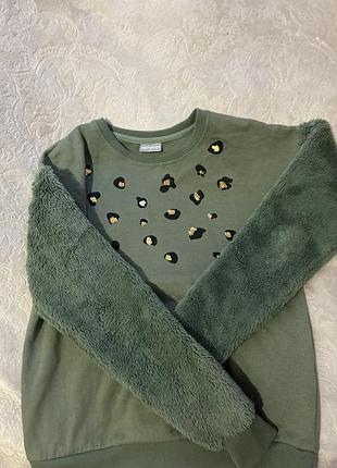 Кофта женская с пушистыми рукавами