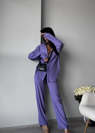 Легкий стильный костюм рубашка и брюки ткань жатка