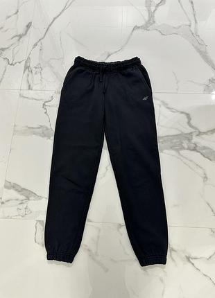 Чорні штани жіночі