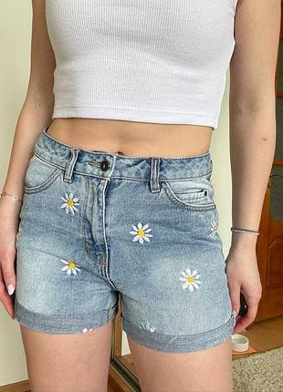 Джинсовые шорты с вышивкой ромашки, очень милые, vero moda