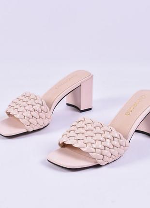 Шлепанцы женские на каблуке