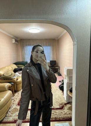 Жіноча коричнева кожанка 4