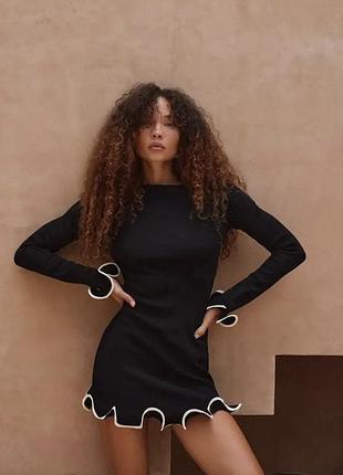 Сукня приталена з рюшами