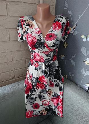 Красивое платье в розы р. s