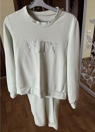 Костюм жіночий