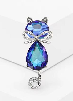 Ефектна мініатюрна брошка кішка