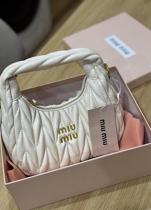 Сумка miu miu wander matelassé nappa  mini hobo bag