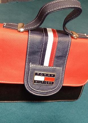 Женская сумочка, бренд Tommy hilfiger, натуральная кожа,стан почти новая, не использовалась
