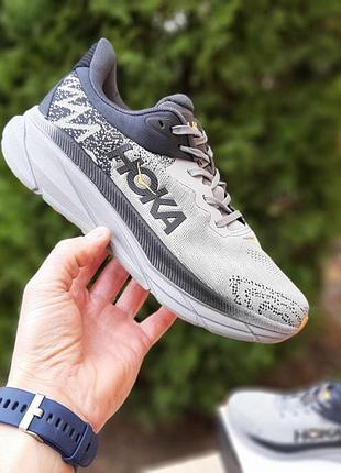 Hoka one one challenger atr 7 світло сірі з помаранчевим