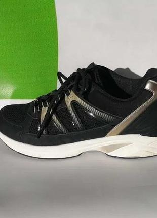 Фірмові кросівки vinace 38р.