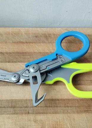 Ножницы leatherman raptor rescue yellow/blue, utility чехол 833070