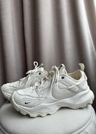 Кросівки шкіра + текстиль nike, молочний колір