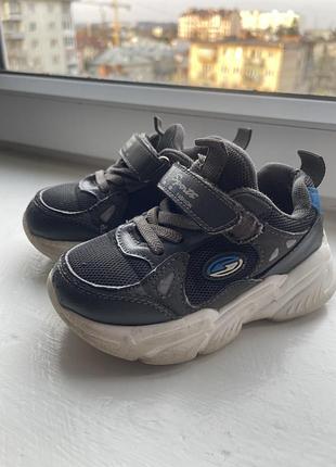 Детские кроссовки