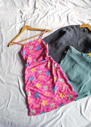 Летнее розовое платье в цветы