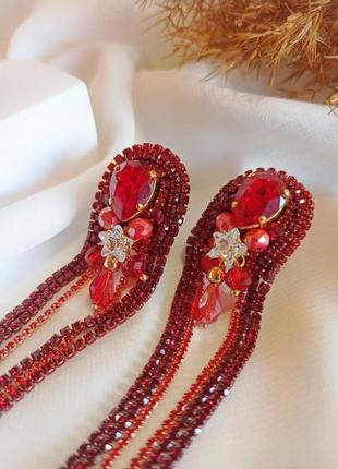 Яркие длинные сережки красного цвета, серьги swarovski