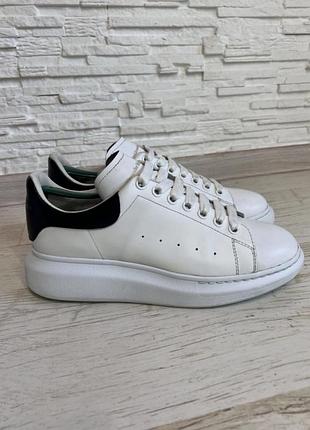 Стильные кожаные кроссовки alexander mcqueen