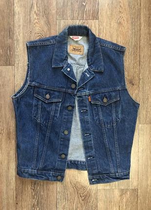 Женская жилетка levi’s xs-s оригинал