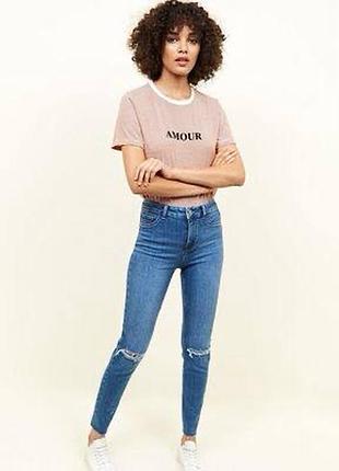 Джинсы скинни с рыаностями на коленях new look / дефект