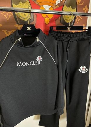 Жіночий костюм moncler