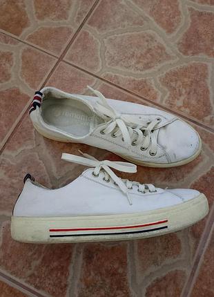 Шкіряні кросівки