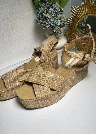 Босоножки на платформе от stradivarius3 фото