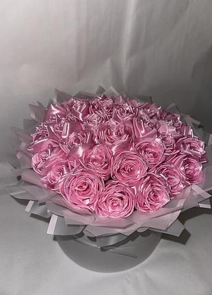 Букет в коробке из атласных роз