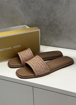 Стильные тапочки