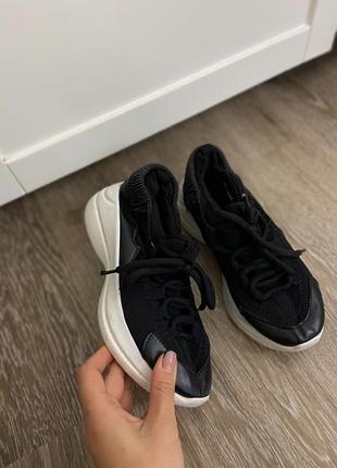 Кросівки чорні з білою підошвою, зручні тканинні, стильні жіночі кроси