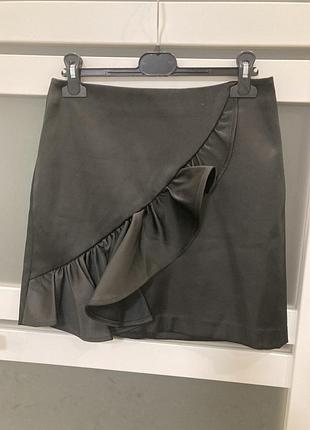 S h&m черная короткая стретч юбка юбка с оборкой рюш