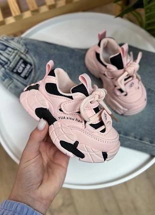 Дитячі кросівки на дівчинку